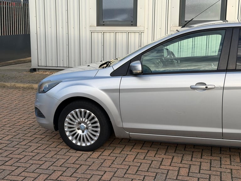 2010 Ford Focus 1.6 Titanium 5dr Auto HATCHBACK PETROL Automatic