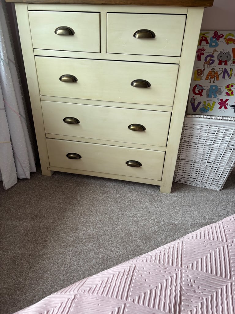 Lovely bedroom furniture set. 
