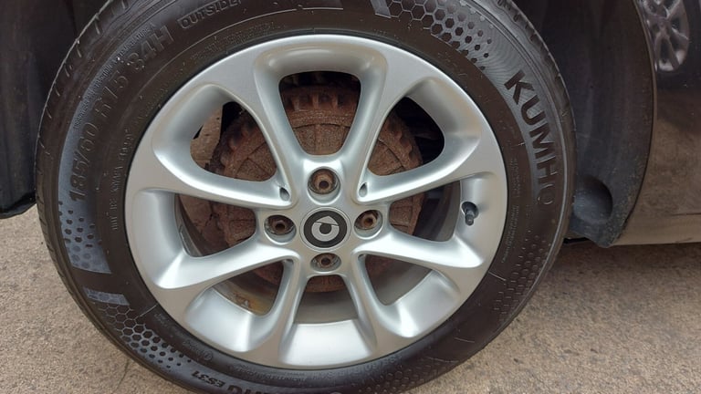 RED SMART FORFOUR 1.0 PASSION FREE TAX ALLOYS BLUETOOTH CRUISE 84K FSH 2015