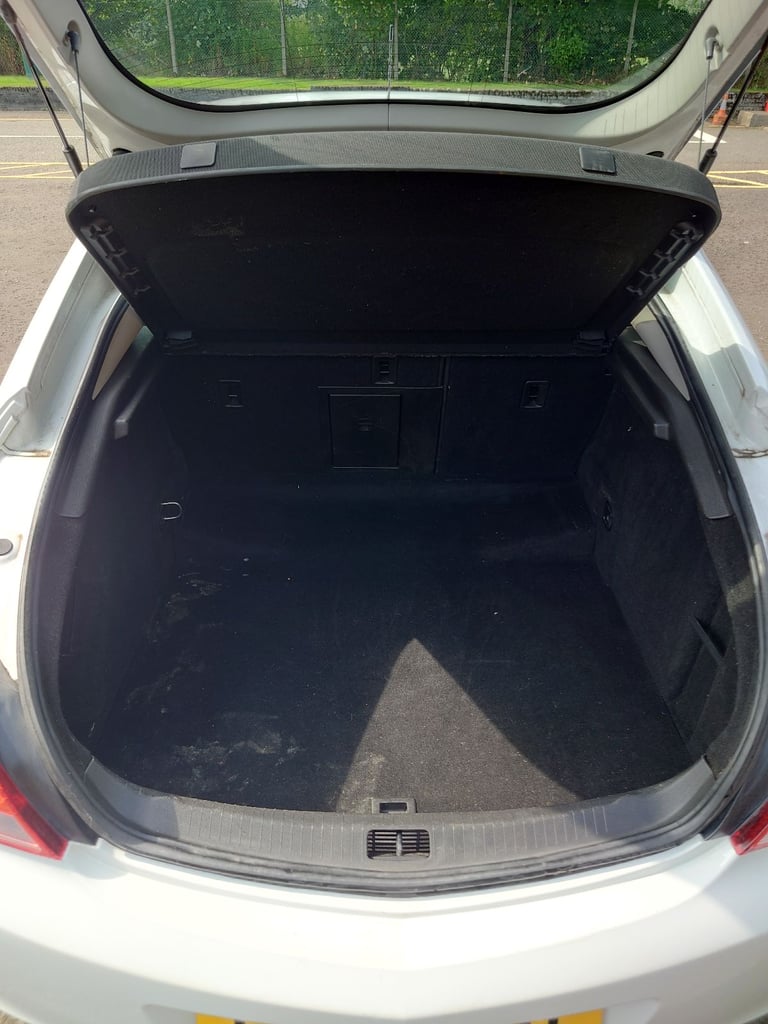 Vauxhall, INSIGNIA, Hatchback, 2013, Manual, 1956 (cc),5 doors - Image 12
