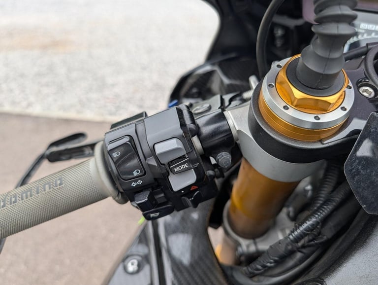 2016 YAMAHA YZF-R1M