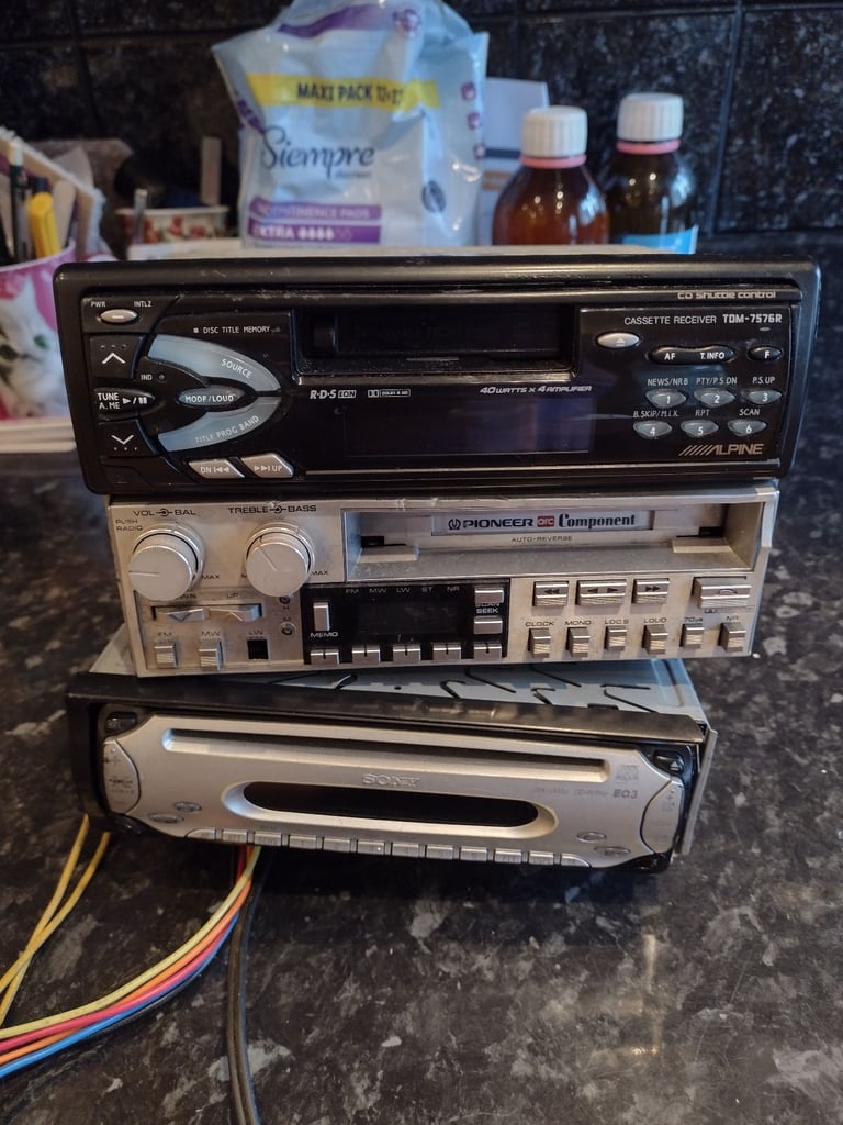 Sony Pioneer Alpine car stereos  CD CASSETTE TUNER