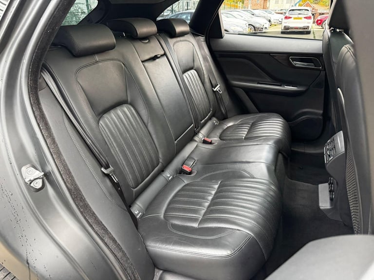 2017 Jaguar F-Pace 2.0d Portfolio 5dr Auto AWD ESTATE DIESEL Automatic