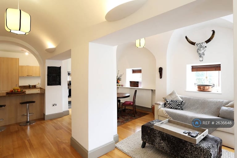 1 bedroom flat in Grove House, Bristol, BS8 (1 bed) (#2636648)