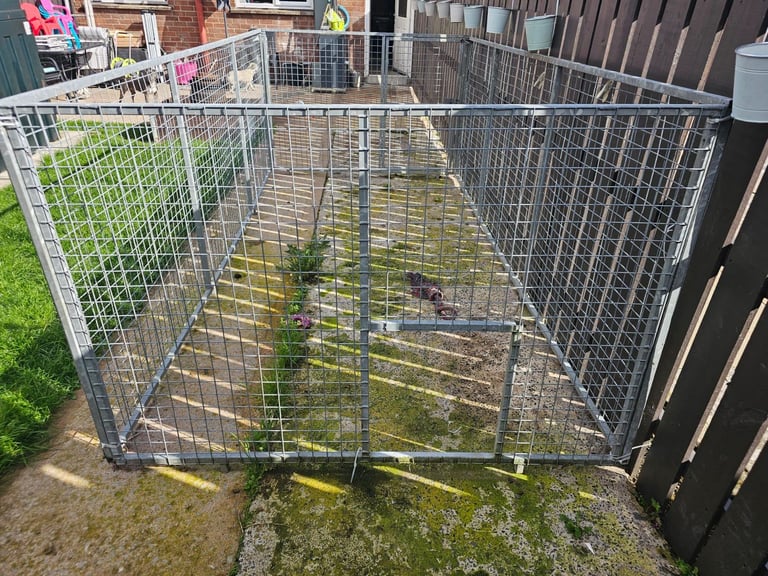 Dog pen 12ft x 6ft
