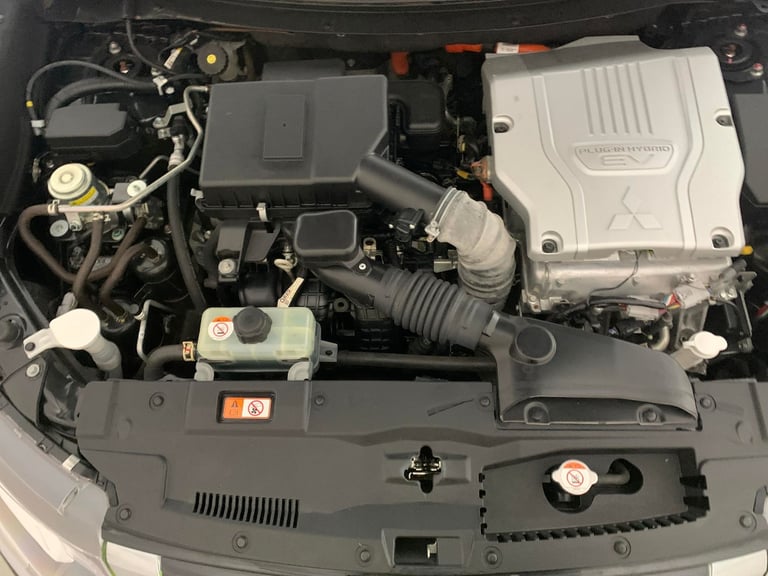 2019 Mitsubishi Outlander 2.4h TwinMotor 13.8kWh Dynamic SUV 5dr Petrol Plug-in Hybrid CVT 4WD Eu...