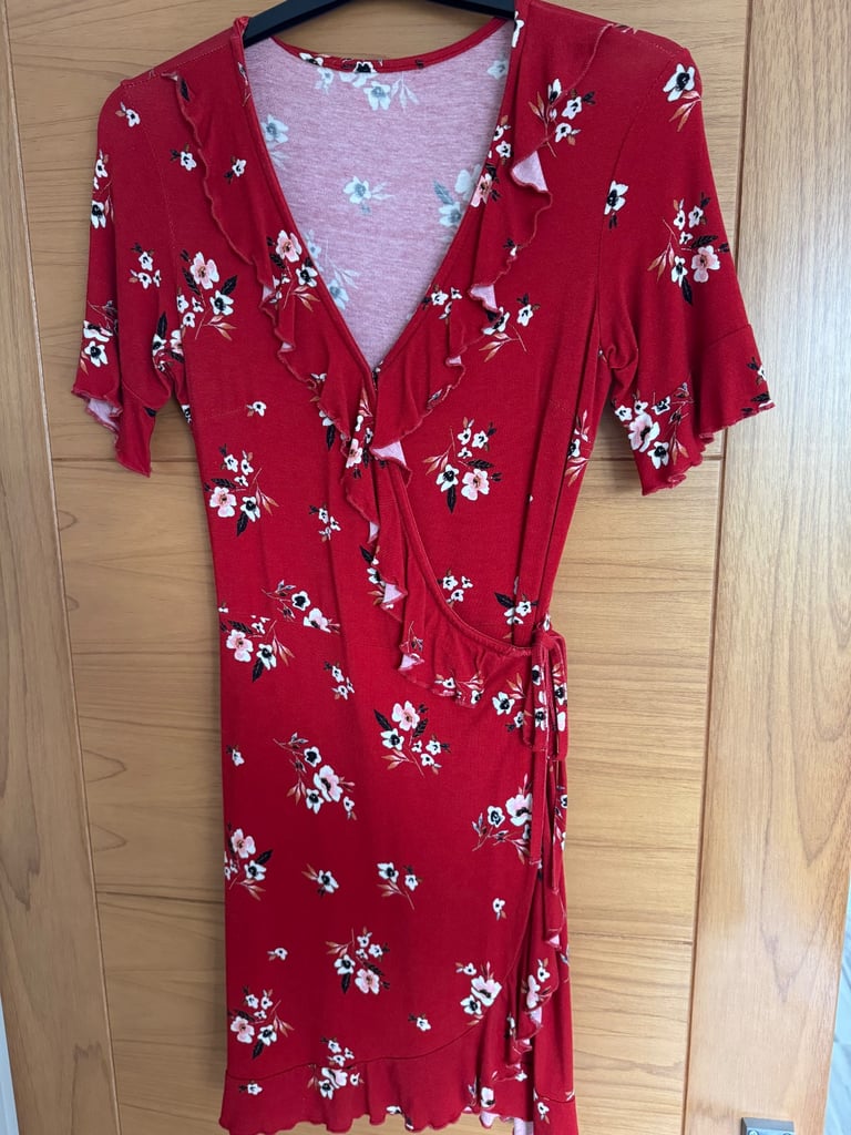 image for 4 dresses, 3 jumpsuits, 2 skirts size 8 - £15 the lot