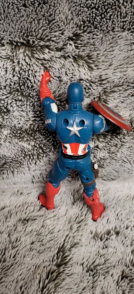 Marvel Avengers Assemble Captain America Figure