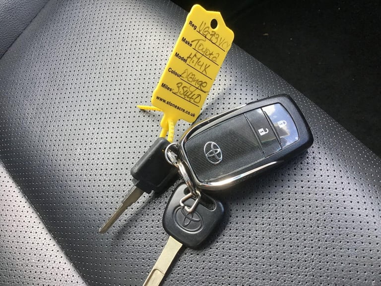 2024 Toyota Hilux 2.8 D-4D Invincible X Pickup Double Cab 4dr Diesel Auto 4WD Euro 6 (s/s) (2 PIC...