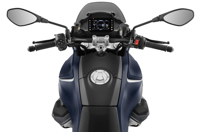Moto Guzzi V100 MANDELLO, 2025 MODEL, FREE READY TO RIDE KIT, SAVING £2883. 