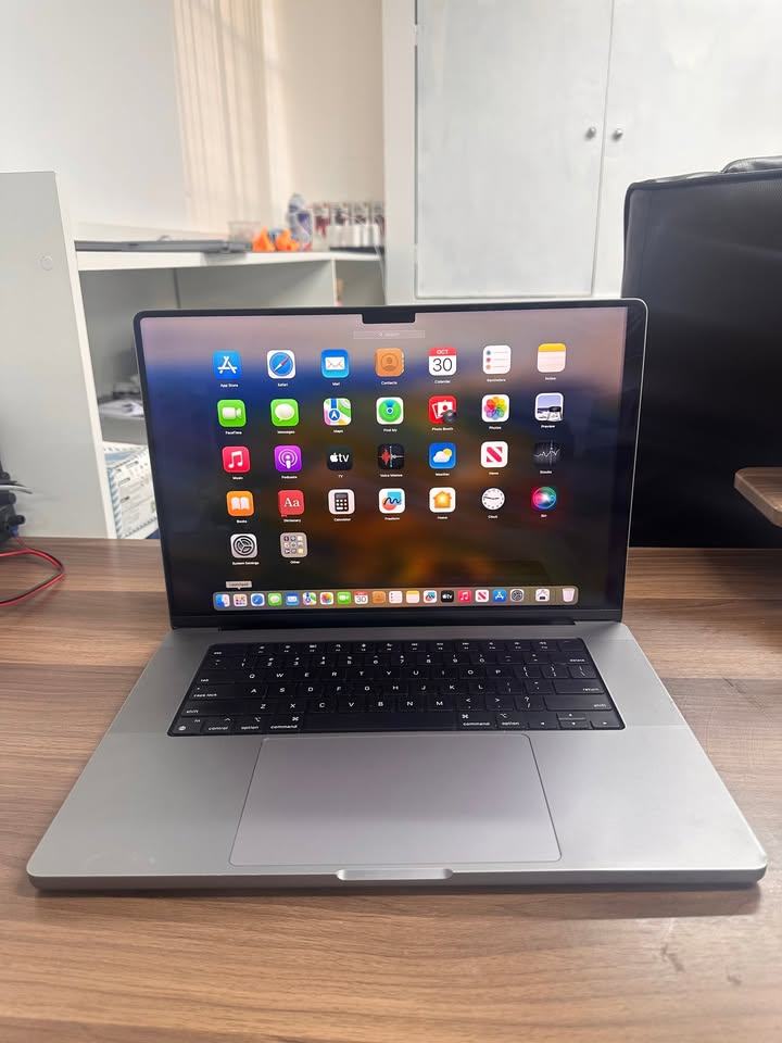 MacBook Pro 16” 2021 M1 Pro Chip | 16GB RAM | 512GB SSD | 16-Core GPU £650