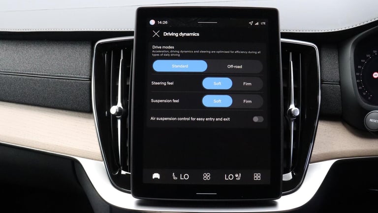 2025 Volvo XC90 B5 (P) AWD Plus Dark (Harman Kardon Sound, 360 Camera, Apple CarPlay, BLIS) ESTAT...