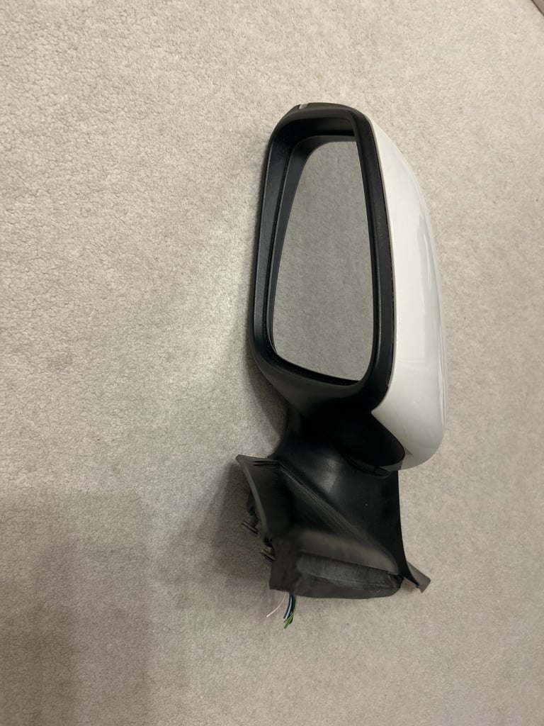 BMW 1 series White passenger side wing mirror 2014
