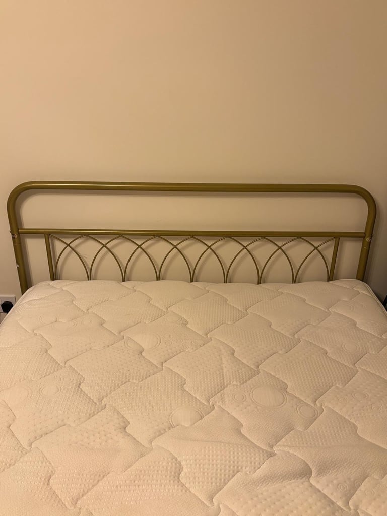Double bed with mattress