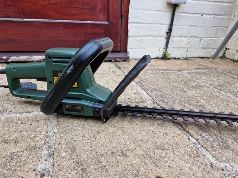 Black & Decker GT 220 hedge trimmer
