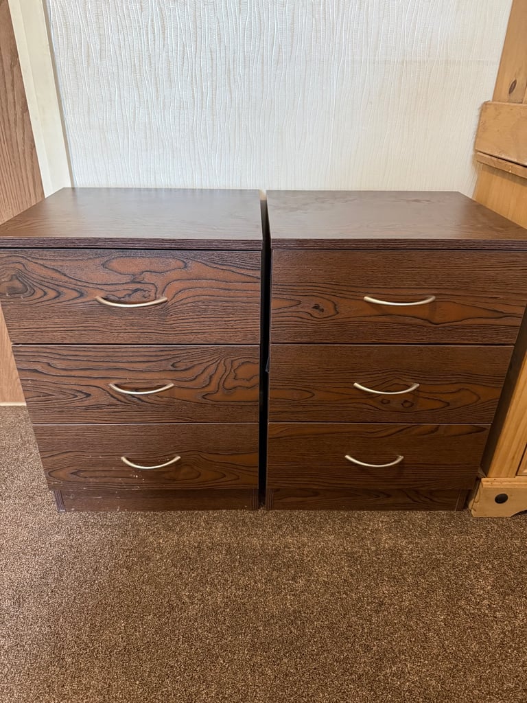 image for Nice bedside draws 