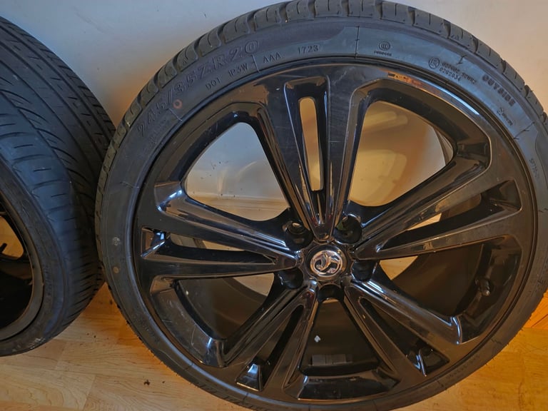 245 35 20 tyres loke new on Vauxhall gloss black alloys will swll separately or full set 