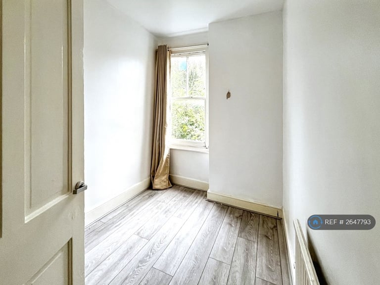 3 bedroom flat in Telford Avenue, London, SW2 (3 bed) (#2647793)