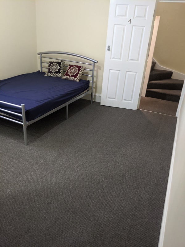 5 bedroom house in Beautiful Shared Accommodation â Ensuite Double Rooms Available in Ilford, Redbri