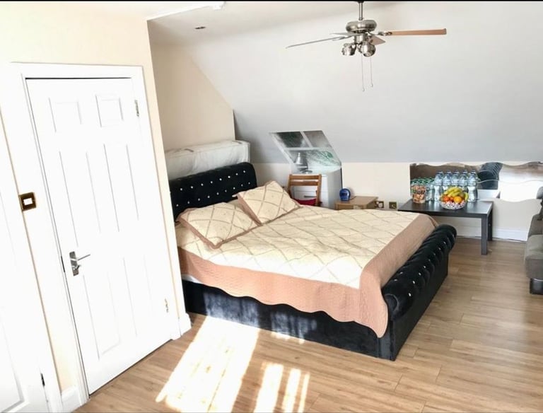 Spacious & Cosy Ensuite Room for Rent TW14 0JS 