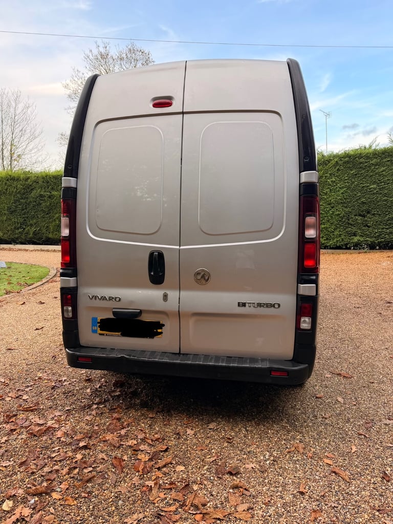 High top VIVARO ideal camper project /race van