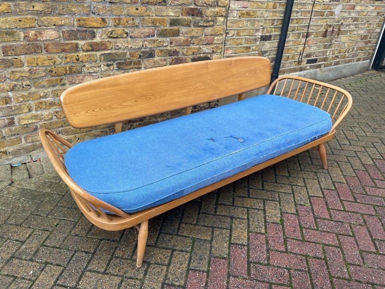 Ercol three-seater daybed 