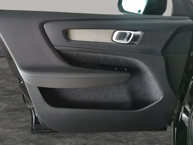 2022 Volvo XC40 2.0 B3P Plus Dark 5dr Auto ESTATE PETROL Automatic