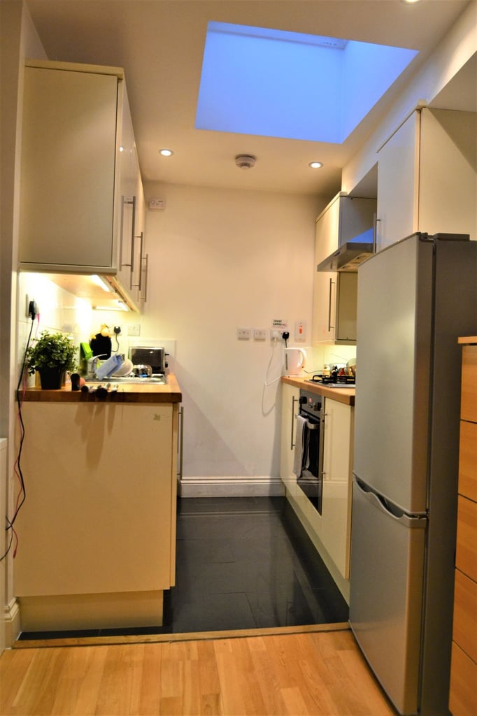 Stunning Studio Flat Available Near South Wimbledon Tube St - SW19