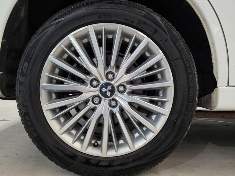 2019 Mitsubishi Outlander 2.4h TwinMotor 13.8kWh 4hs CVT 4WD Euro 6 (s/s) 5dr ESTATE Petrol/Elect...