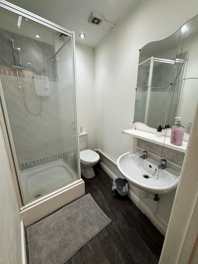 Room in fishponds road 