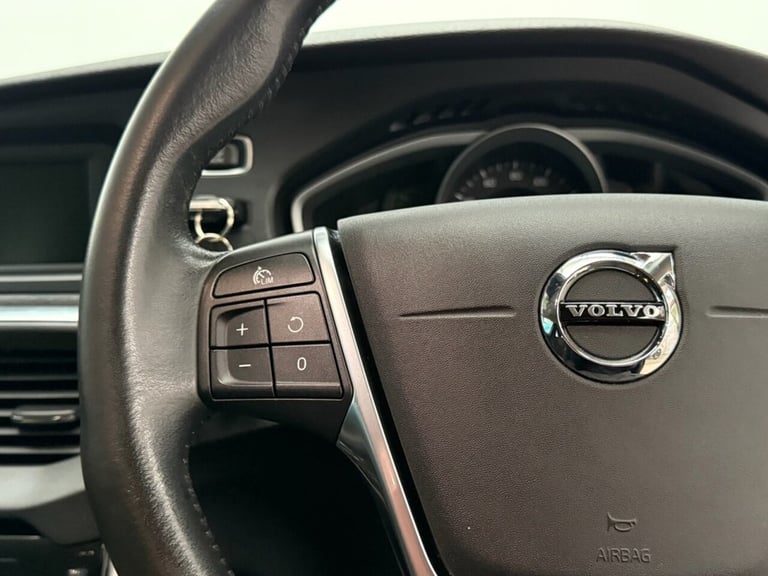 2017 17 VOLVO V40 2.0 T2 MOMENTUM HATCHBACK 5DR PETROL MANUAL EURO 6 (S/S) (122 