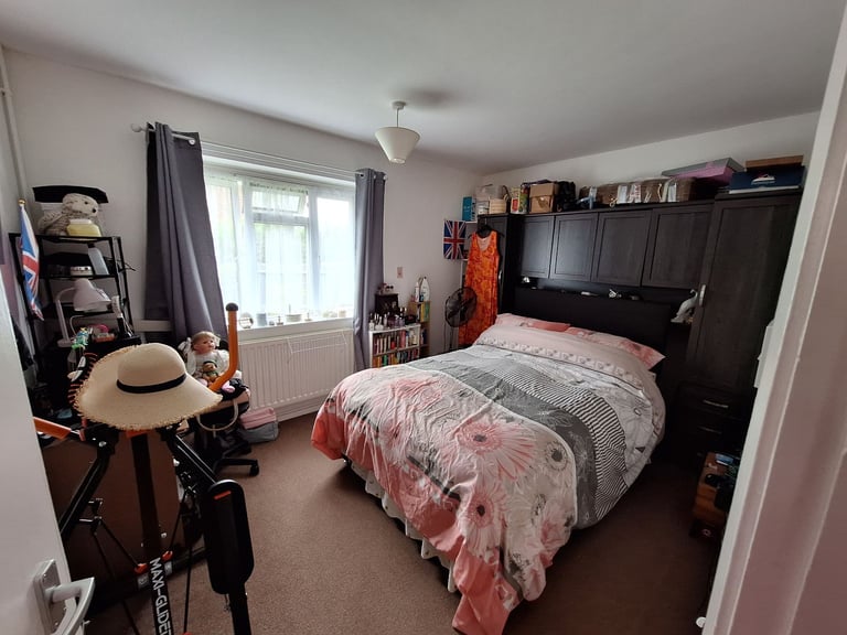 1 small bungalow Edgware HA8