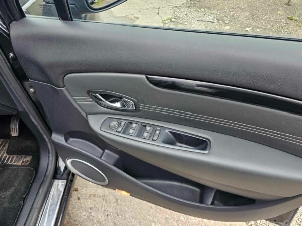 2011 Renault Scenic 1.5 dCi 110 Dynamique TomTom 5dr MPV Diesel Manual