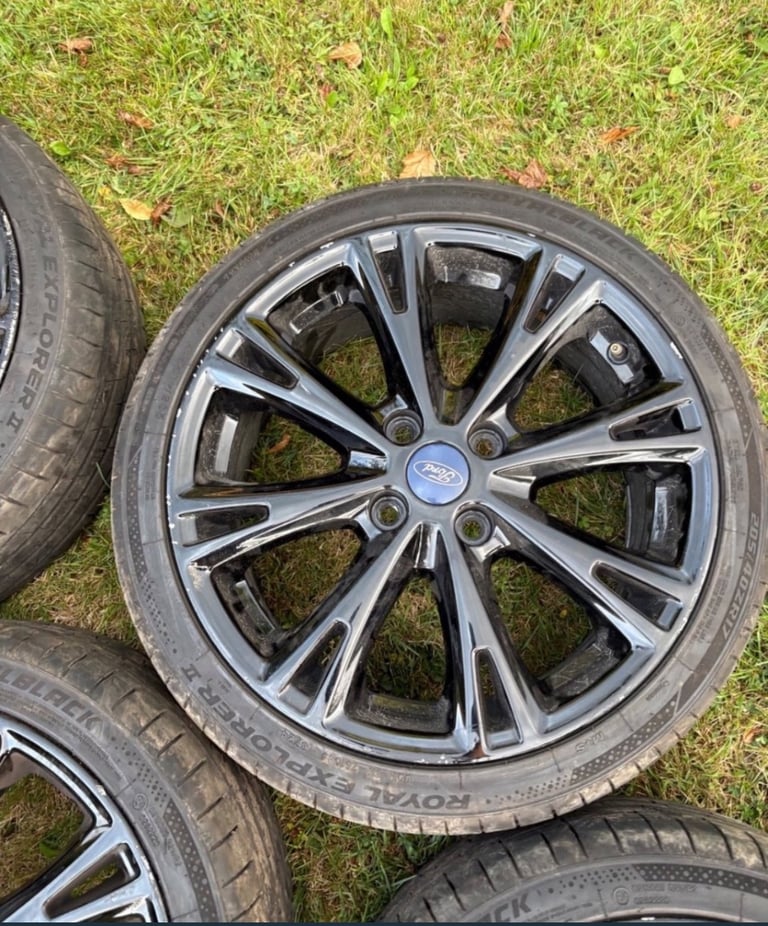 17” 4x108 Ford Fiesta Alloy Wheels Alloys With Tyres St Line Zetec Black   Red