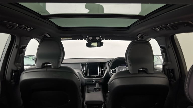 2021 Volvo XC60 B6 R-Design PRO AWD Mild Hybrid(22'Alloys, Harman Kardon, Panroof, Carplay) Estat...