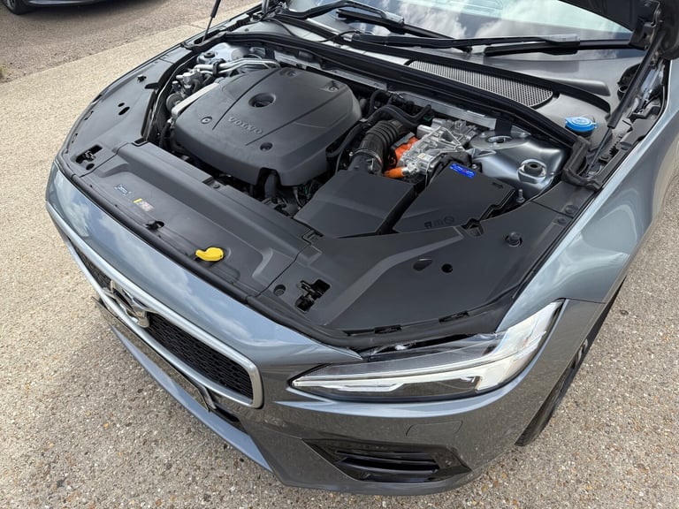2018 Volvo S90 2.0 T8 Hybrid R DESIGN Pro 4dr AWD Geartronic SALOON Petrol Parallel Phev Automatic