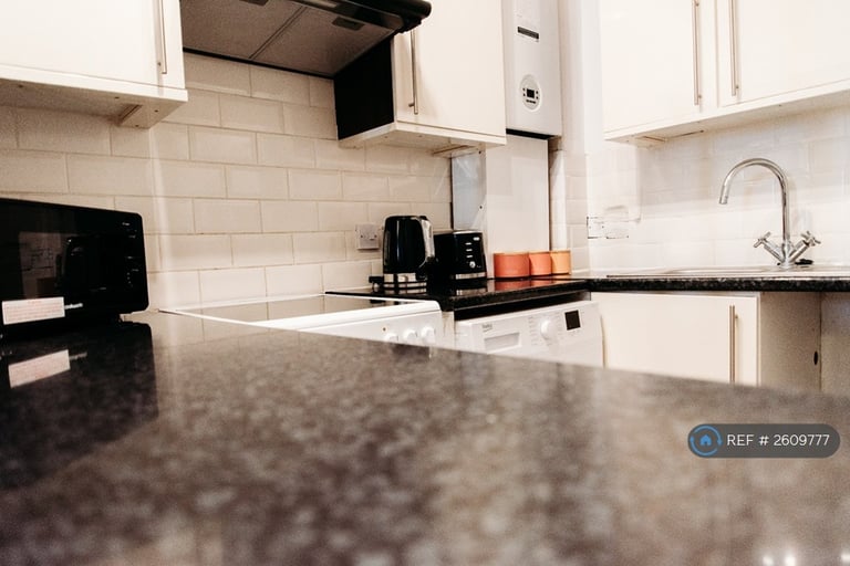 2 bedroom flat in Mill Lodge, Shoeburyness, Southend-On-Sea, SS3 (2 bed) (#2609777)