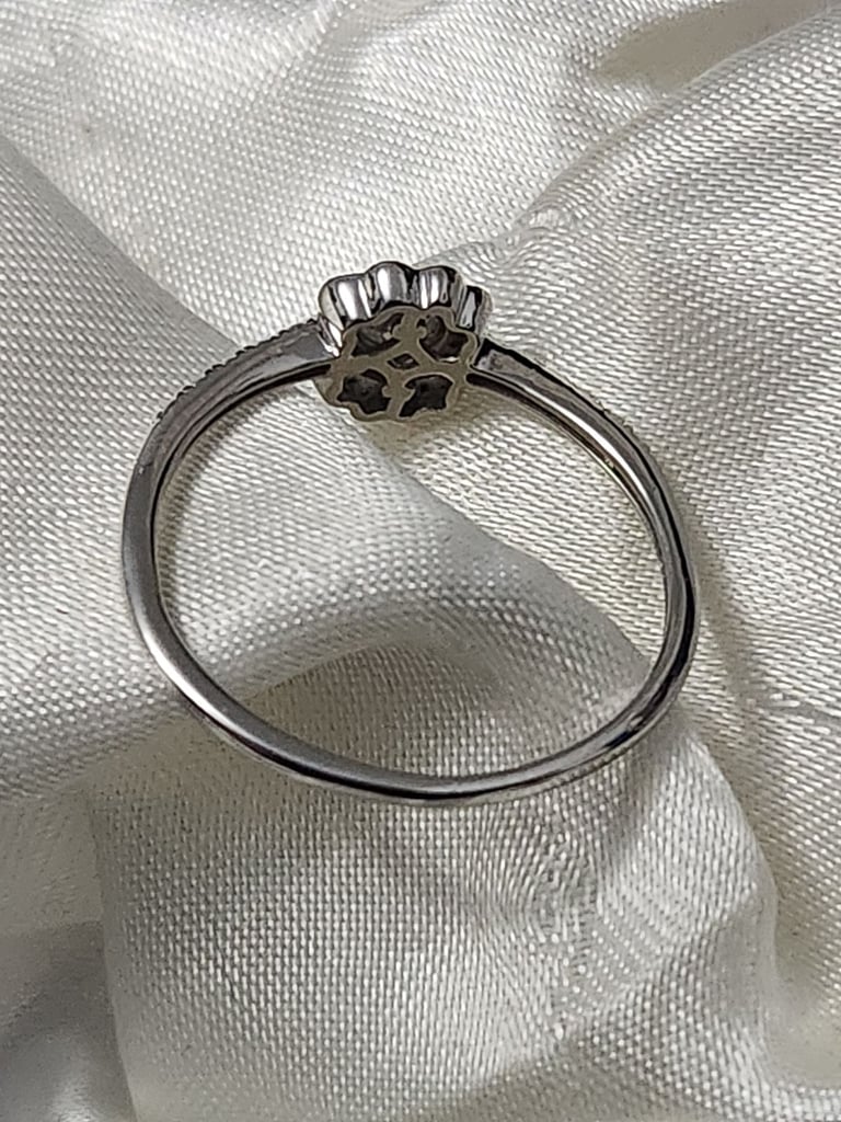 9ct White Gold Certified Natural Diamond Ring Size Q Brand new 