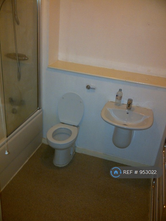 1 bedroom flat in Blantyre Street, Manchester, M15 (1 bed) (#953022)