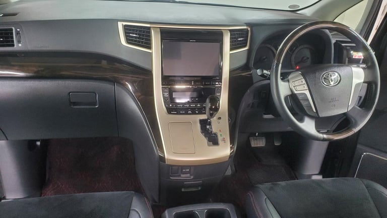 Toyota vellfire golden eyes 2.4 auto fresh japanese import 7 seats 45k miles