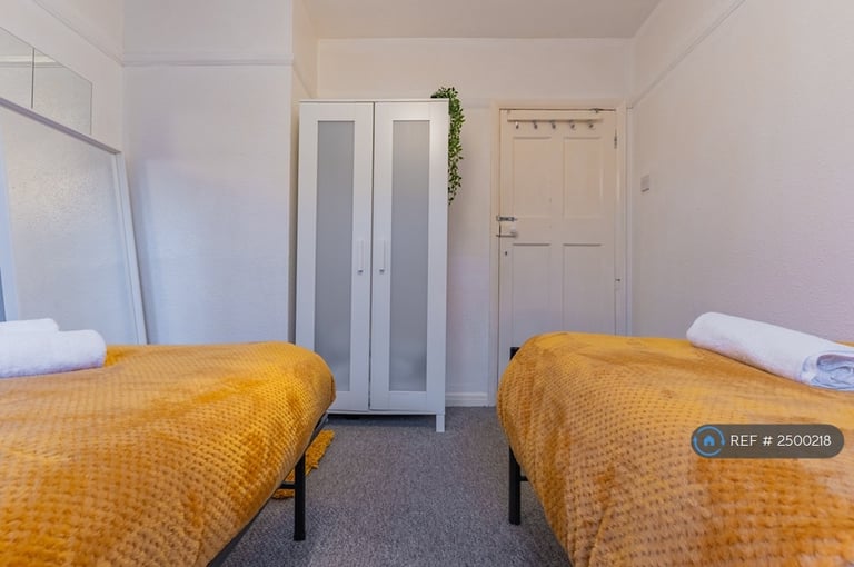 2 bedroom flat in Rawlins Street, Birmingham, B16 (2 bed) (#2500218)