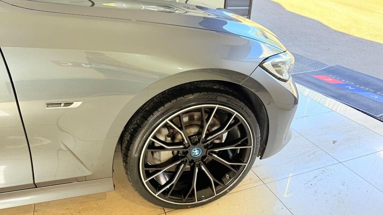 2022 BMW 3 Series 2.0 330e 12kWh SE Pro Touring Auto Euro 6 (s/s) 5dr Estate PETROL/ELECTRIC Auto...