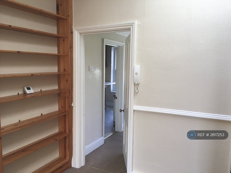 2 bedroom flat in Royal York Villas, Bristol, BS8 (2 bed) (#2617253)