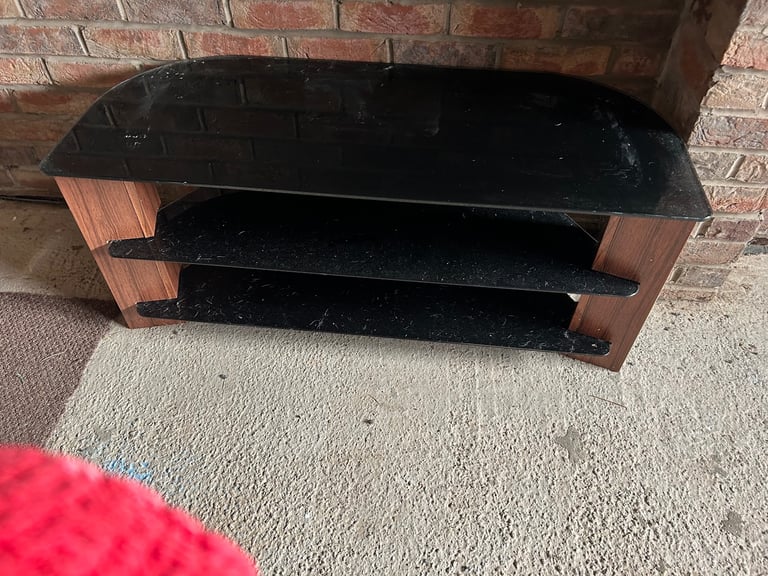 Glass tv stand 50/55 inc 
