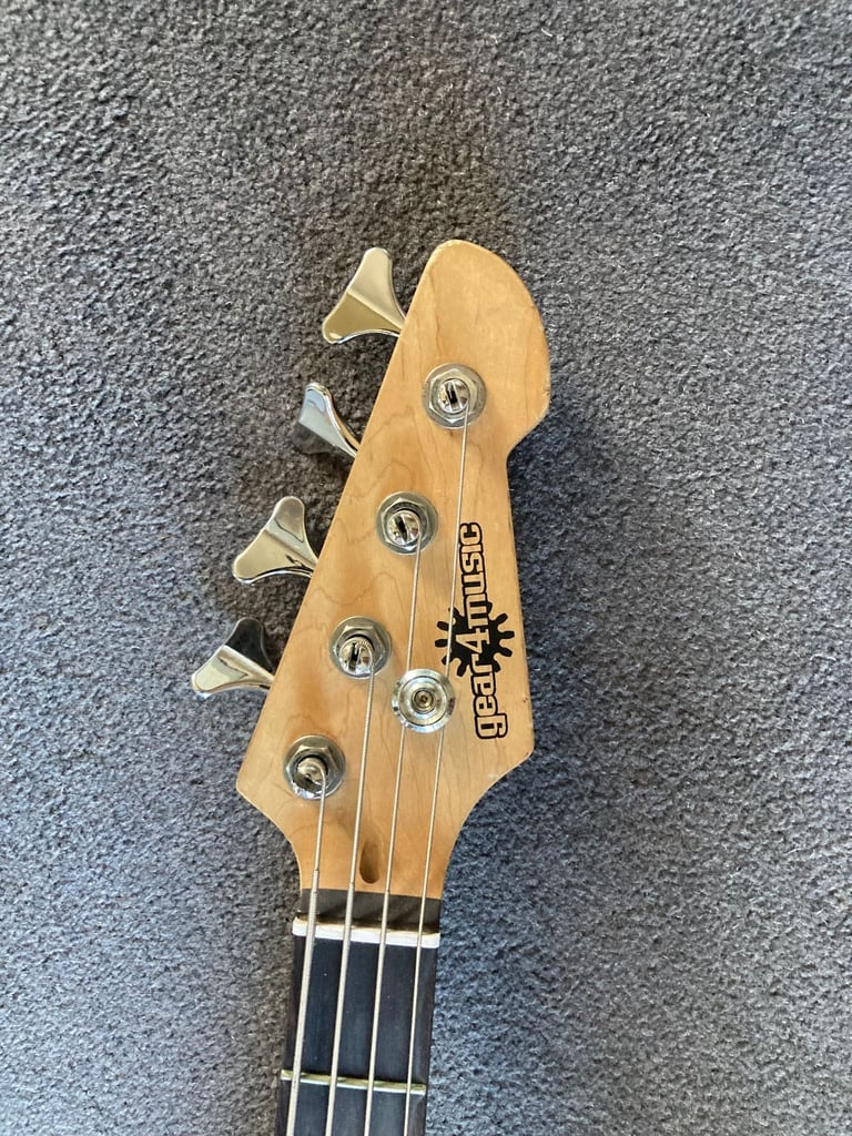 Gear4Music P Bass guitar in blue
