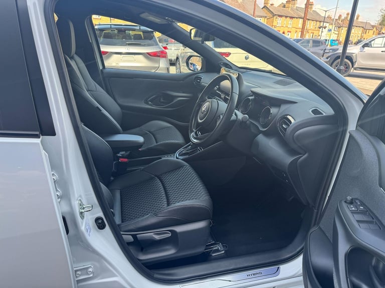 2022 Toyota Yaris 1.5 VVT-h Dynamic E-CVT Euro 6 (s/s) 5dr HATCHBACK Petrol/Electric Hybrid Autom...
