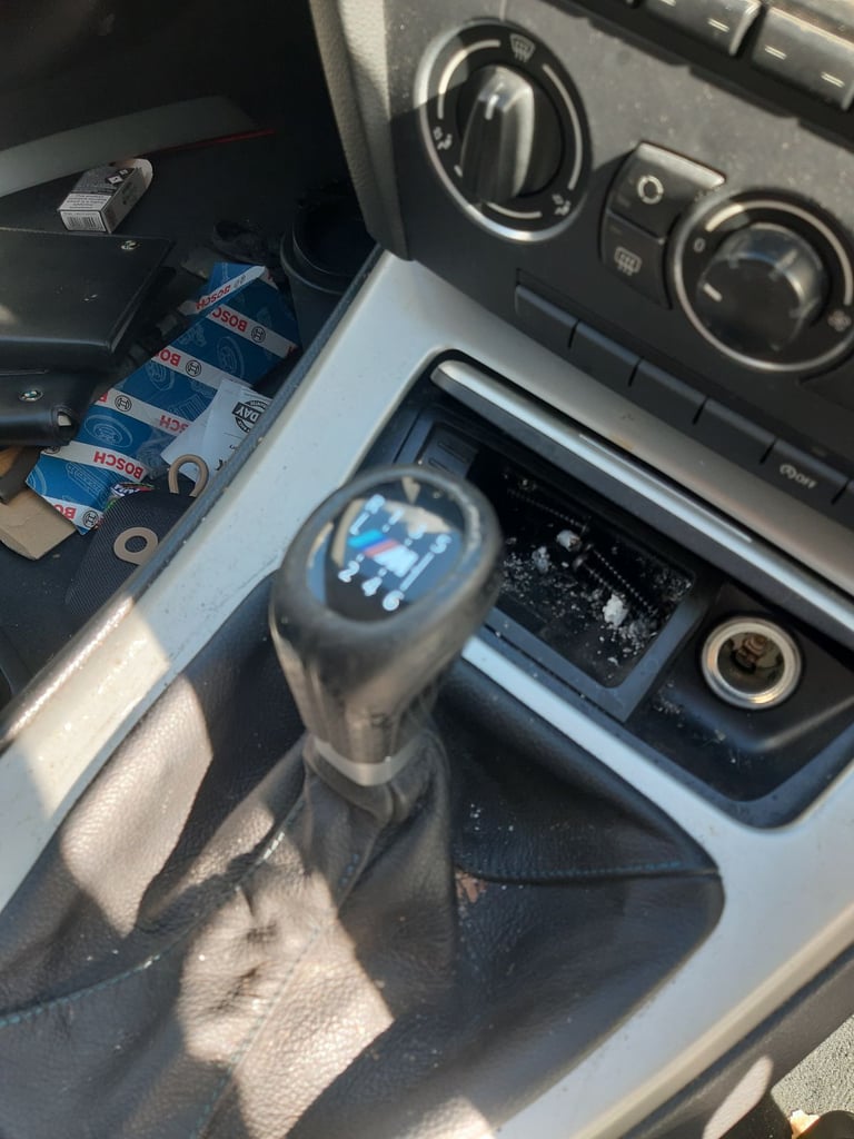 Bmw 2009 e90 318i  petrol for breaking 