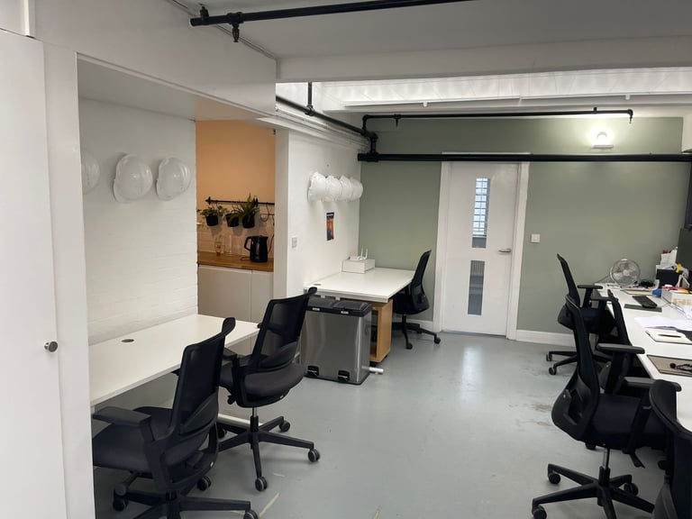 Desirable Top Floor Office Studio Premises available near Tower Bridge SE1