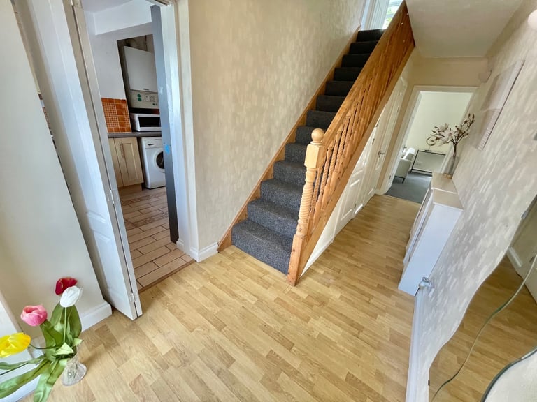 4 bedroom attached house Rugby centre 