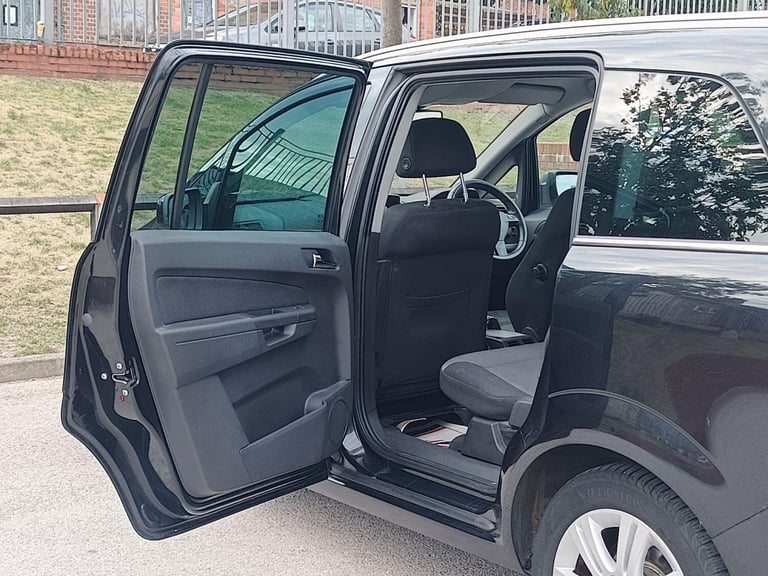 2012 Vauxhall Zafira 1.6 16V Design Euro 5 5dr (SNav) MPV Petrol Manual